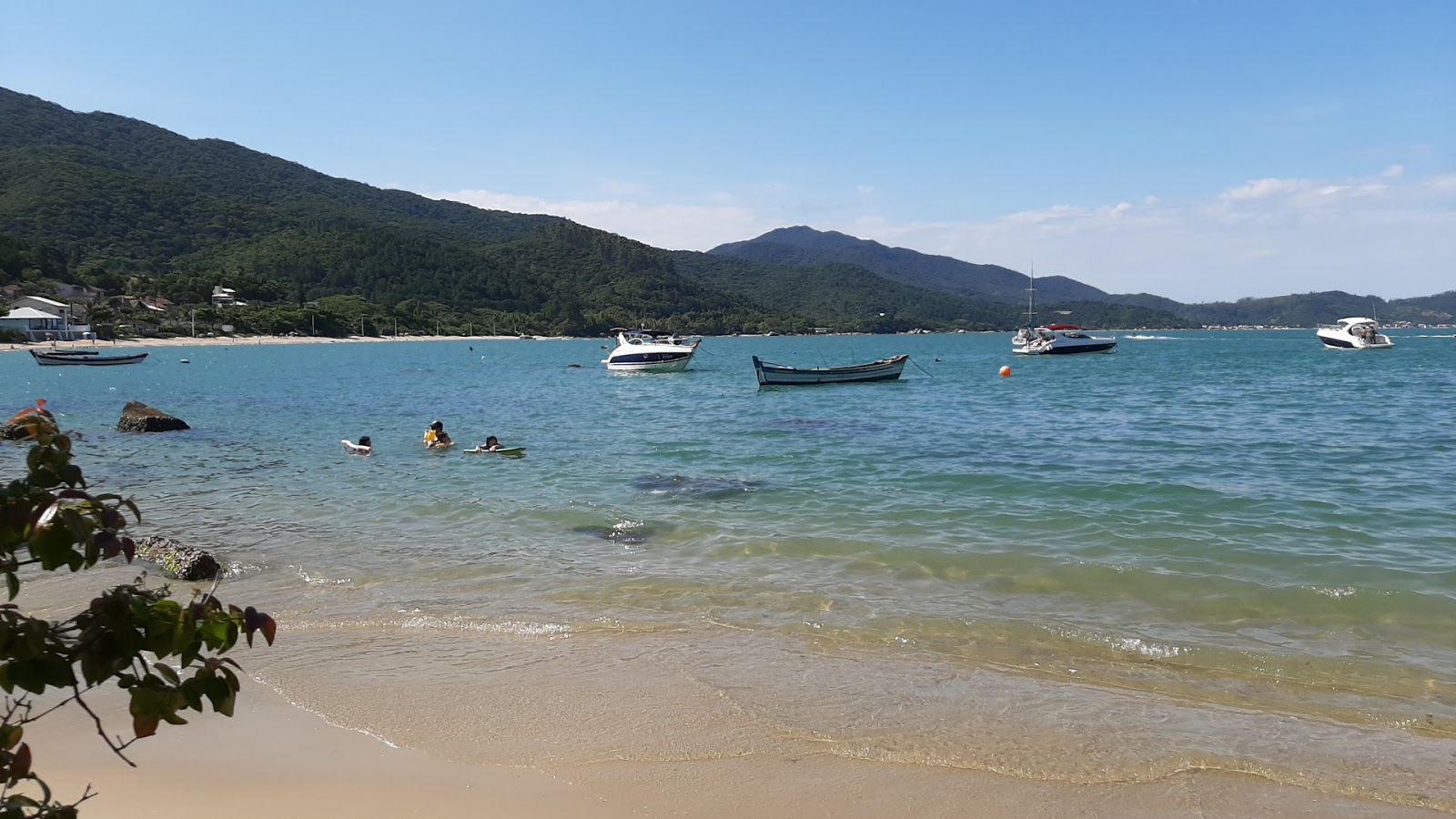 Fotografie cu Praia dos Magalhaes - locul popular printre cunoscătorii de relaxare