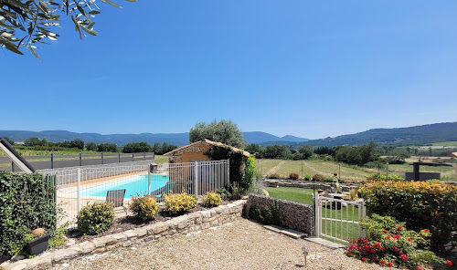 Lodge Gite Artemiss: location de vacances avec piscine proche Avignon Apt Lubéron Provence Vaucluse Apt