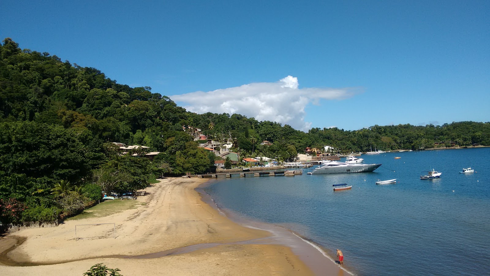 Foto di Spiaggia di Vila Velha con una superficie del sabbia luminosa