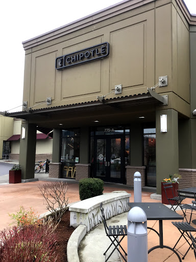 Mexican Restaurant «Chipotle Mexican Grill», reviews and photos, 775 NW Gilman Blvd, Issaquah, WA 98027, USA