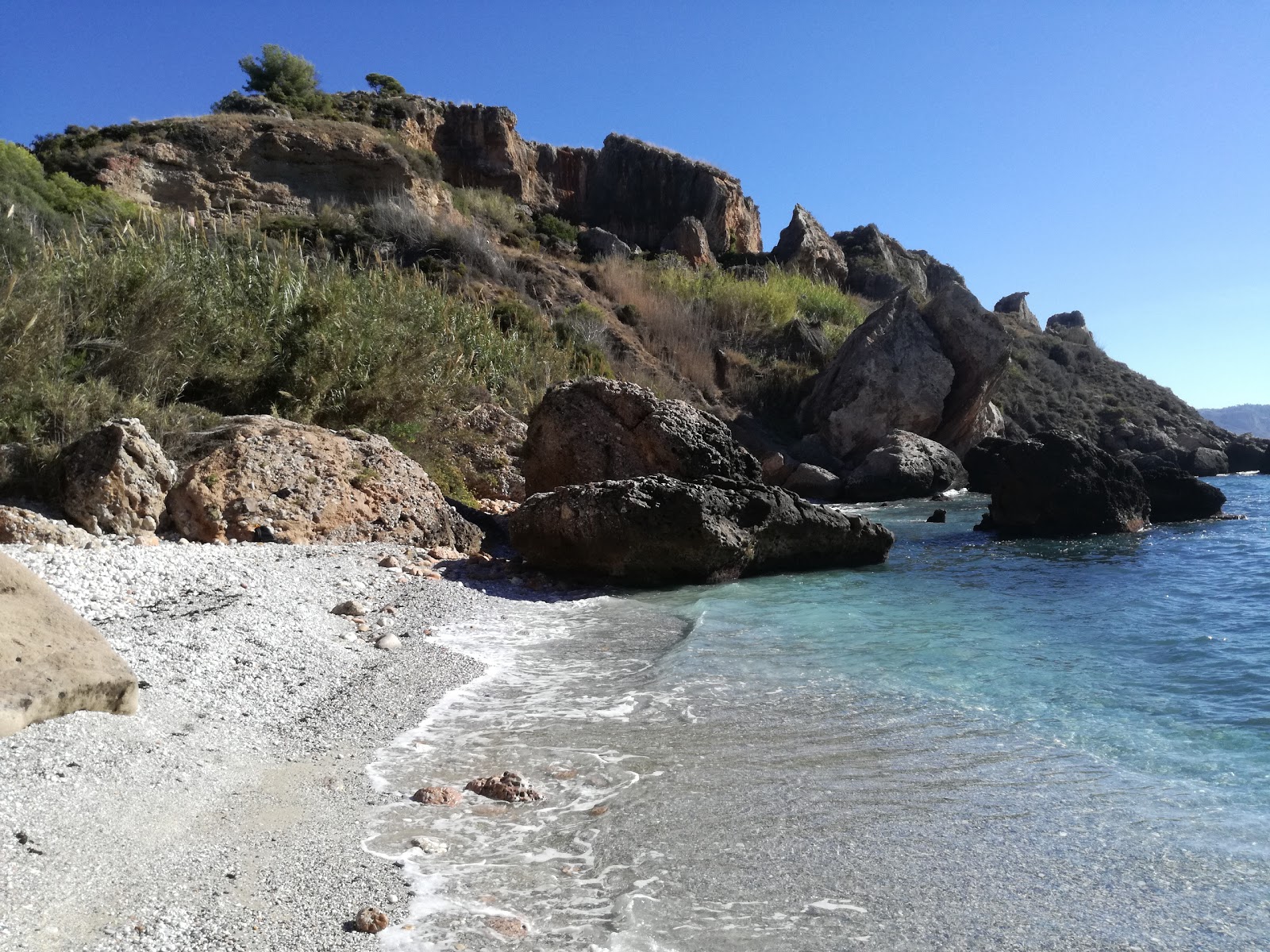 Foto van Cala Barranco de Maro met blauw puur water oppervlakte