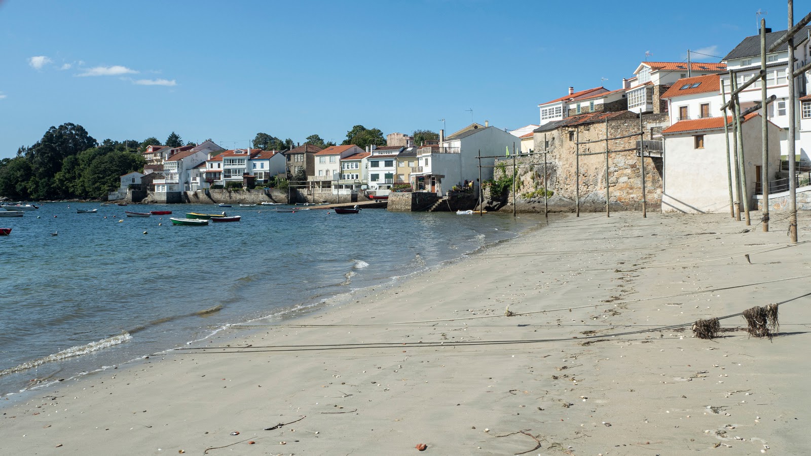 Fotografie cu Praia de Redes cu o linie de coastă spațioasă
