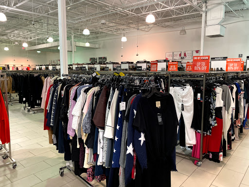 Department Store «Saks OFF 5TH», reviews and photos, 3310 Livermore Outlets Dr, Livermore, CA 94551, USA