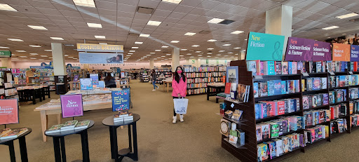 Book Store «Barnes & Noble bookstore», reviews and photos, 4005 N 10th St, McAllen, TX 78504, USA