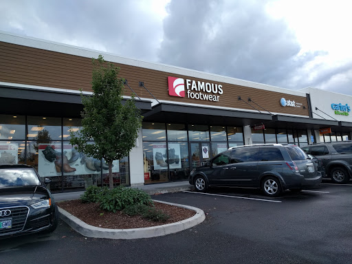 Famous Footwear, 1420 N Tomahawk Island Dr, Portland, OR 97217, USA, 