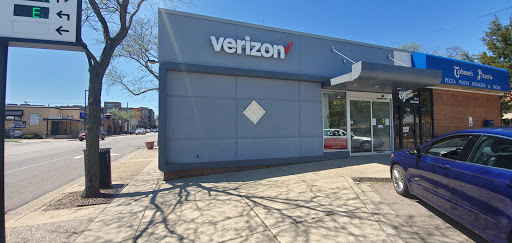 Cell Phone Store «Verizon Wireless - 50th & France», reviews and photos, 3724 W 50th St, Minneapolis, MN 55410, USA