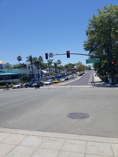 Shopping Mall «Moonlight Plaza Shopping Center», reviews and photos, 315 S Coast Hwy 101, Encinitas, CA 92024, USA