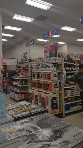 Hardware Store «Harbor Freight Tools», reviews and photos, 3660 E Foothill Blvd, Pasadena, CA 91107, USA