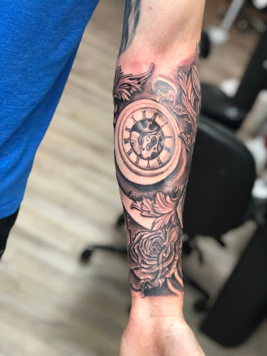 Tattoo Shop «Full Moon Tattoo», reviews and photos, 98 Lockwood Ave, Yonkers, NY 10701, USA