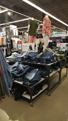 Clothing Store «Old Navy», reviews and photos, 10075 Crossing Way, Denham Springs, LA 70726, USA