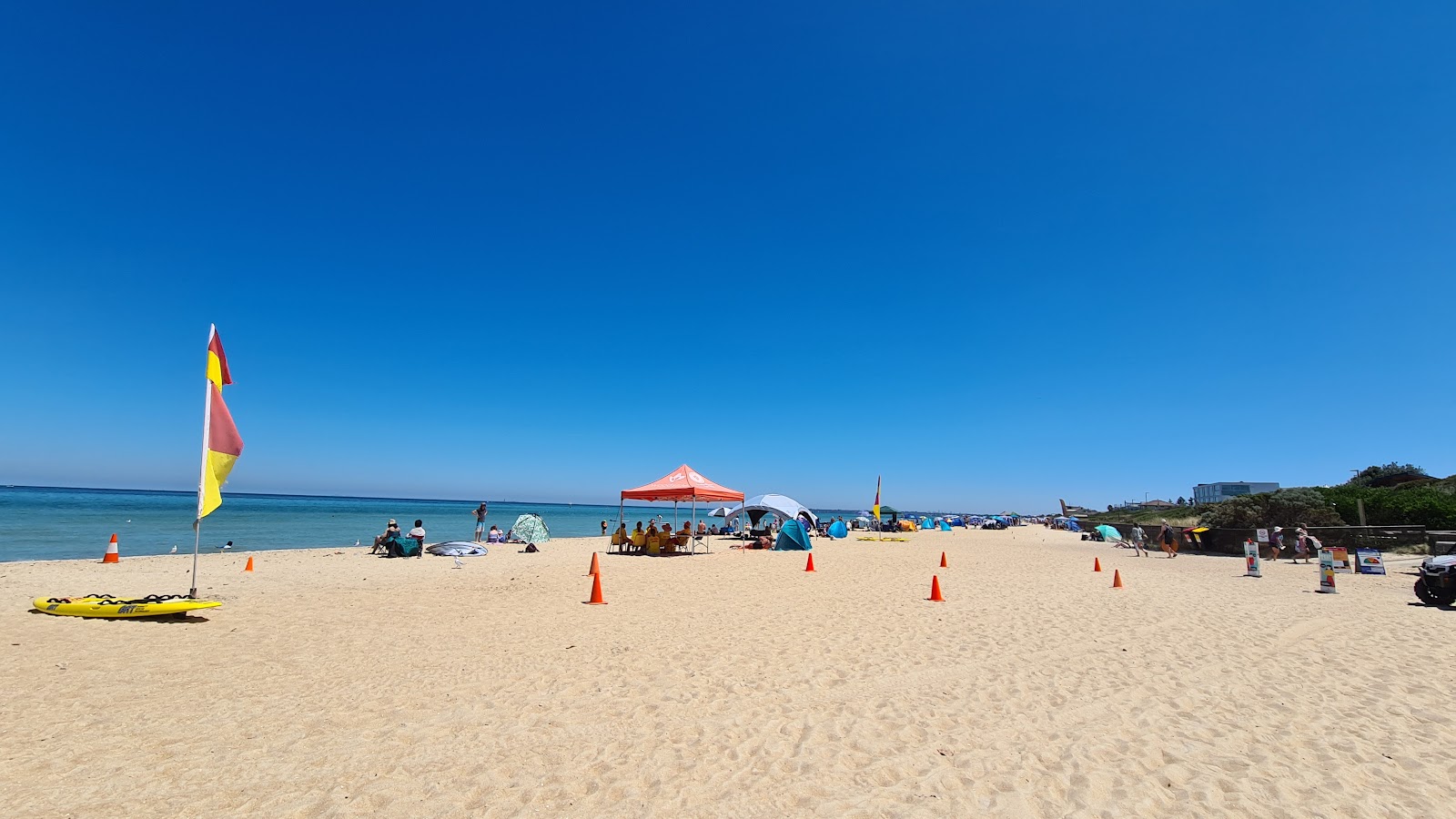 Foto van Chelsea Beach met helder zand oppervlakte