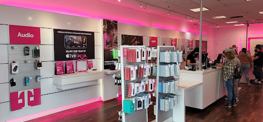 Cell Phone Store «T-Mobile», reviews and photos, 9284 W Northern Ave Suite 105, Glendale, AZ 85305, USA