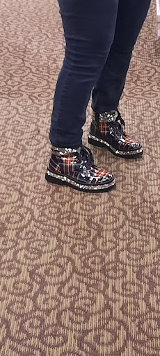 Shoe Store «DSW Designer Shoe Warehouse», reviews and photos, 160 Oakway Rd #300, Eugene, OR 97401, USA