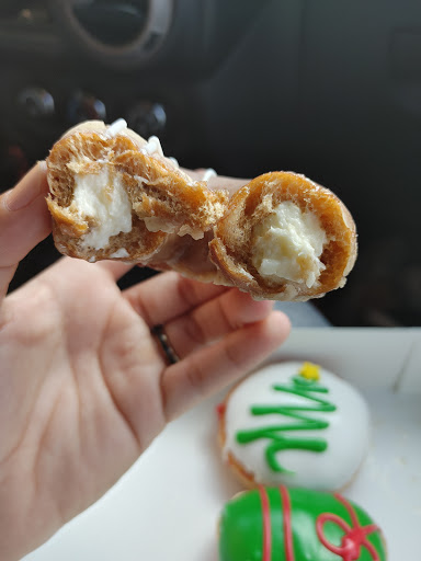 Bakery «Krispy Kreme Doughnuts», reviews and photos, 2128 W Brandon Blvd, Brandon, FL 33511, USA