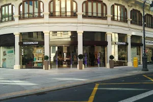 Vestopazzo Mega Store Valencia Azzati image