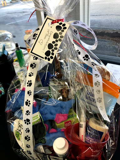 Pet Supply Store «Lazy Creek Discount Pet Food & Supplies», reviews and photos, 351 E Church St, Leesville, SC 29070, USA