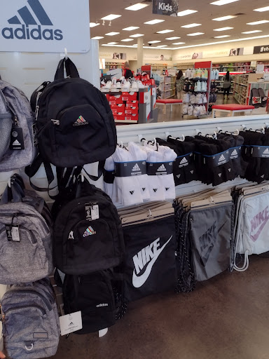 Shoe Store «Famous Footwear», reviews and photos, 7951 W Tropical Pkwy, Las Vegas, NV 89149, USA