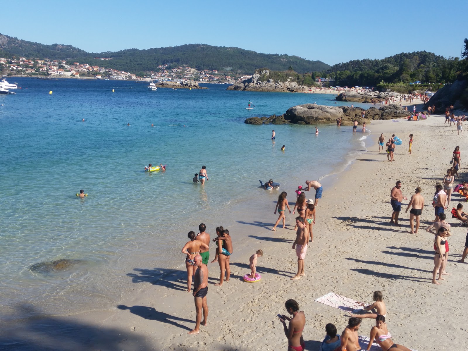 Fotografie cu Plaja Castineiras cu nivelul de curățenie înalt