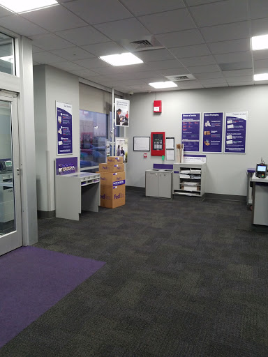 Shipping and Mailing Service «FedEx Ship Center», reviews and photos, 9950 E 40th Ave, Denver, CO 80230, USA