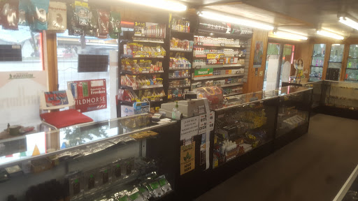 Tobacco Shop «In-n-Out Smoke Shop», reviews and photos, 10020 SW Beaverton Hillsdale Hwy, Beaverton, OR 97005, USA