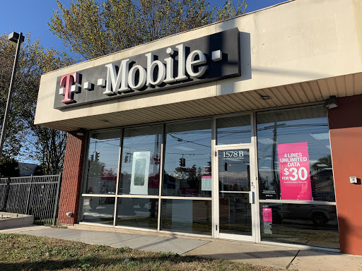 Cell Phone Store «T-Mobile», reviews and photos, 1578 Hempstead Pike, Elmont, NY 11003, USA