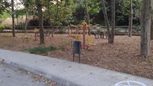Maquinas de ejercicios del arroyo en Talamanca de Jarama, Madrid