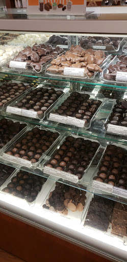 Ice Cream Shop «Kilwins Chocolates and Ice cream», reviews and photos, 262 Thames St, Newport, RI 02840, USA