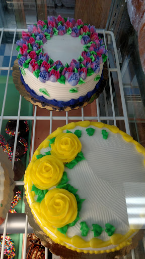 Shopping Mall «Woodmoor Shopping Center», reviews and photos, 10115 Colesville Rd, Silver Spring, MD 20901, USA