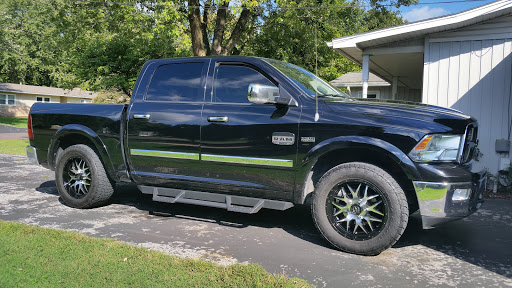 Tire Shop «Discount Tire Store - Springfield, MO», reviews and photos, 3670 S Glenstone Ave, Springfield, MO 65804, USA