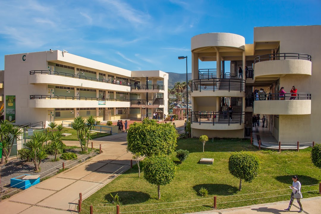 Facultad de Ciencias Administrativas y Sociales UABC Ensenada