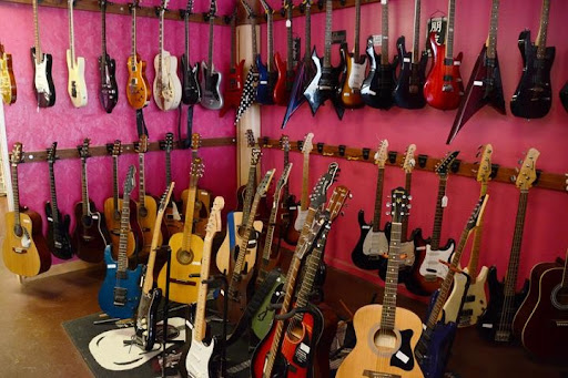 Pawn Shop «Shady Rays Pawn Shop», reviews and photos, 221 Gordon Ave, Bowling Green, KY 42101, USA