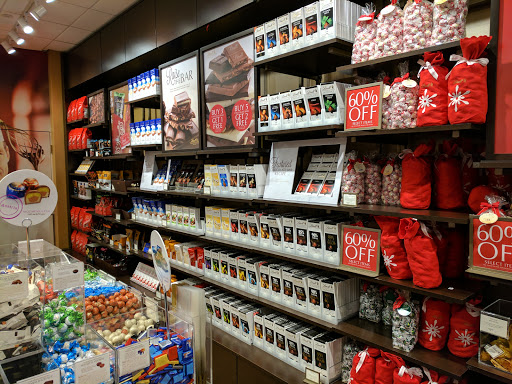 Shopping Mall «Clinton Crossing Premium Outlets», reviews and photos, 20 Killingworth Turnpike, Clinton, CT 06413, USA