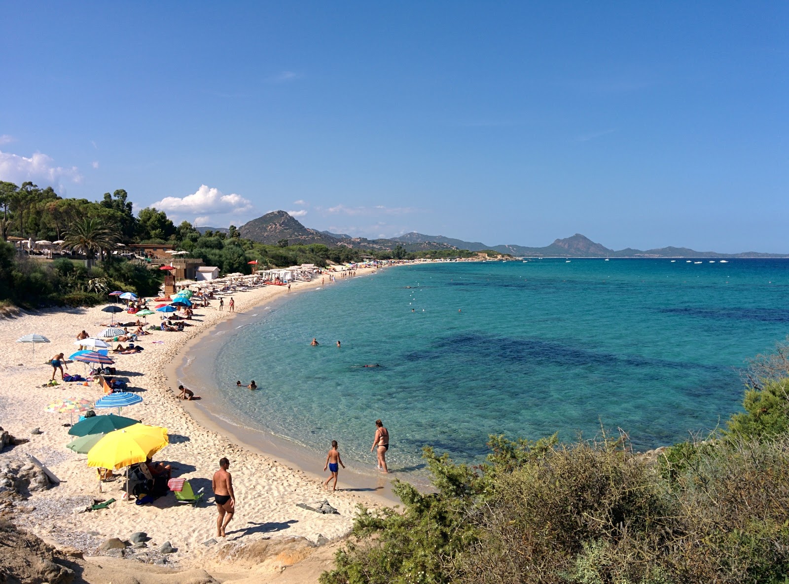 Photo de Plage de Santa Giusta avec sable fin et lumineux de surface