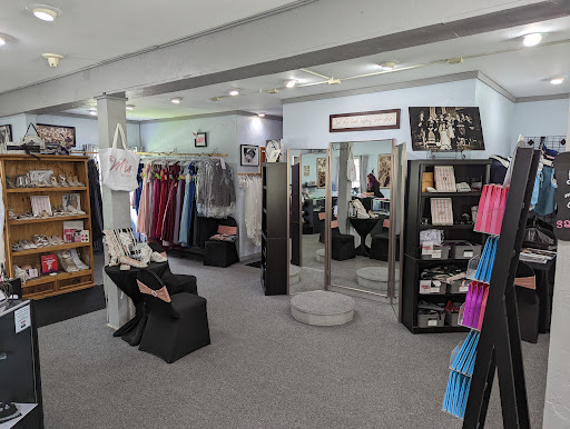 A Savvy Bride, 17700 W Capitol Dr, Brookfield, WI 53045, USA, 