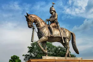 Sawai Man Singh Statue image