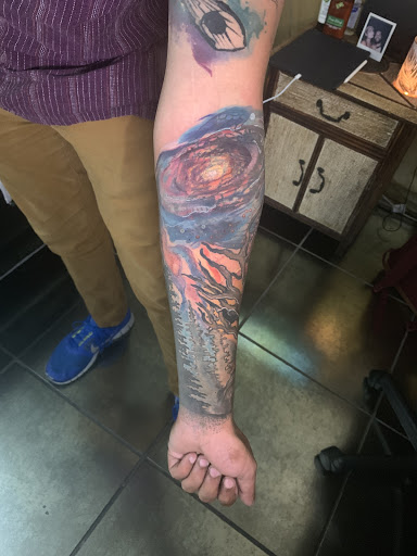 Tattoo Shop «Metamorph Tattoo Studios», reviews and photos, 1456 N Milwaukee Ave, Chicago, IL 60622, USA