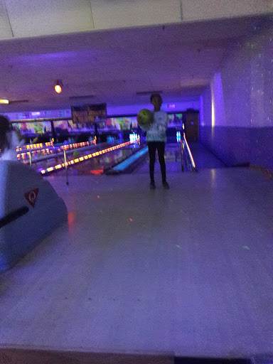 Bowling Alley «Laraway Lanes», reviews and photos, 1009 W Laraway Rd, New Lenox, IL 60451, USA