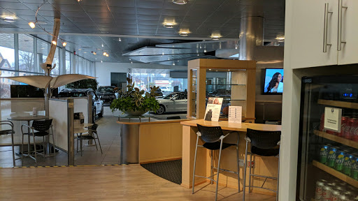 BMW Dealer «BMW of Milwaukee North», reviews and photos, 5990 N Green Bay Ave, Glendale, WI 53209, USA