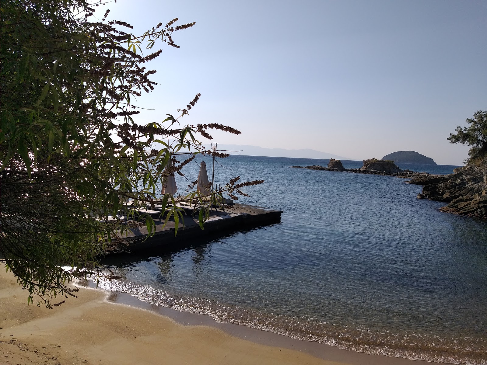 Photo of Tiho beach IV and the settlement