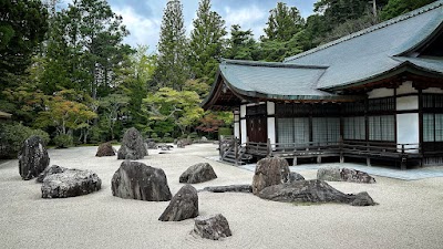 蟠龍庭