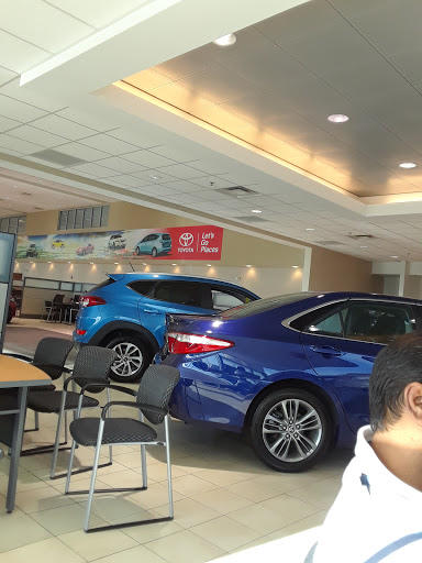 Toyota Dealer «Toyota of Naperville», reviews and photos, 1488 Ogden Ave, Naperville, IL 60540, USA
