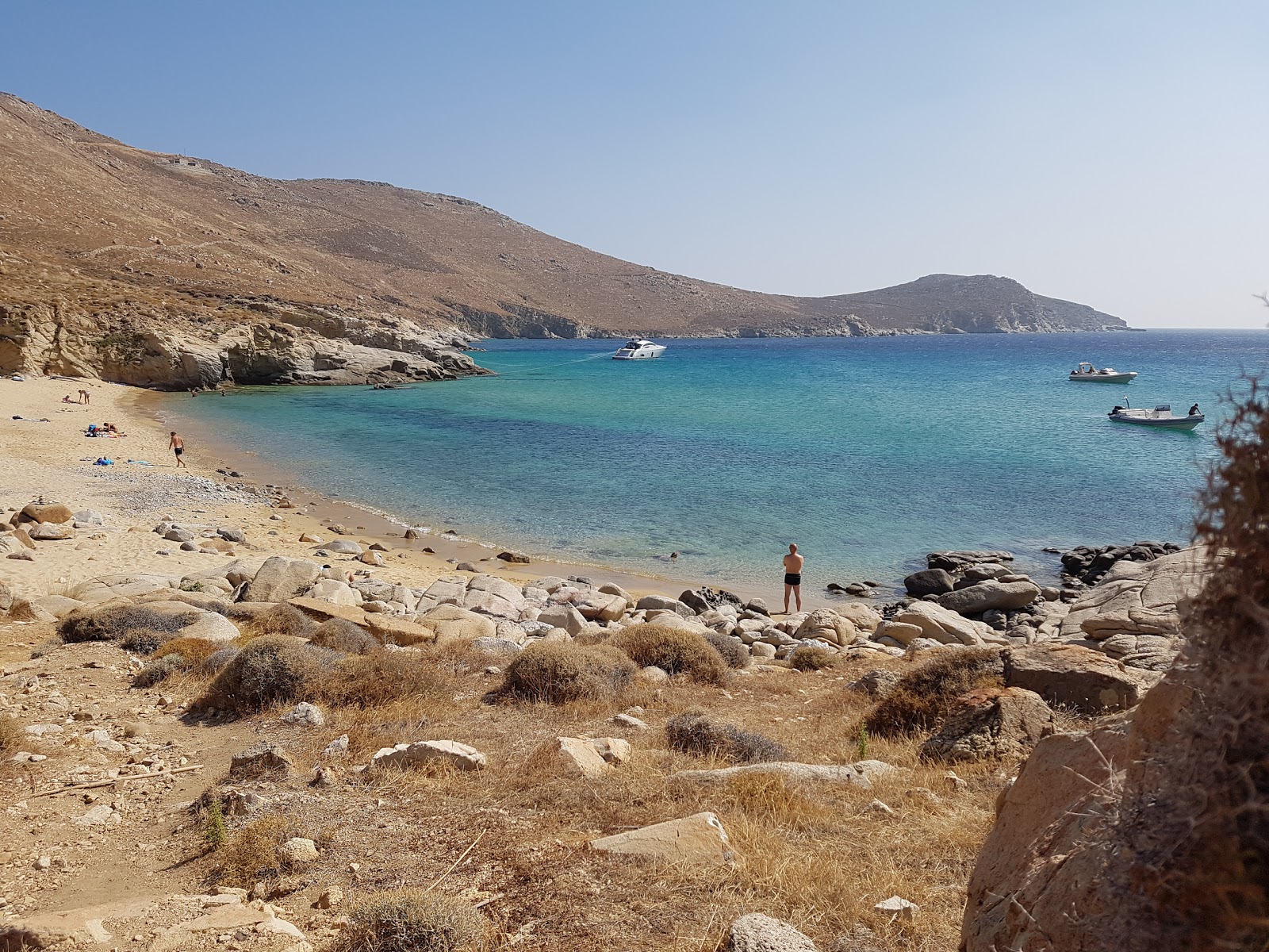 Foto van Kalo Ampeli met bruin zand oppervlakte