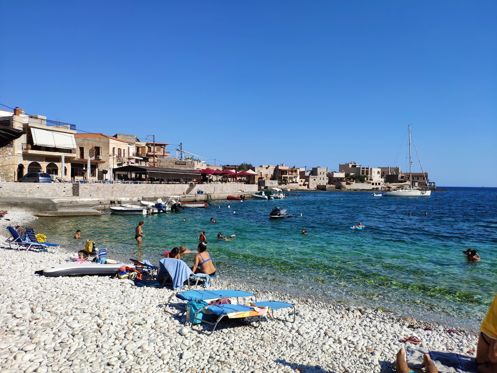 Gerolimenas beach'in fotoğrafı küçük koy ile birlikte