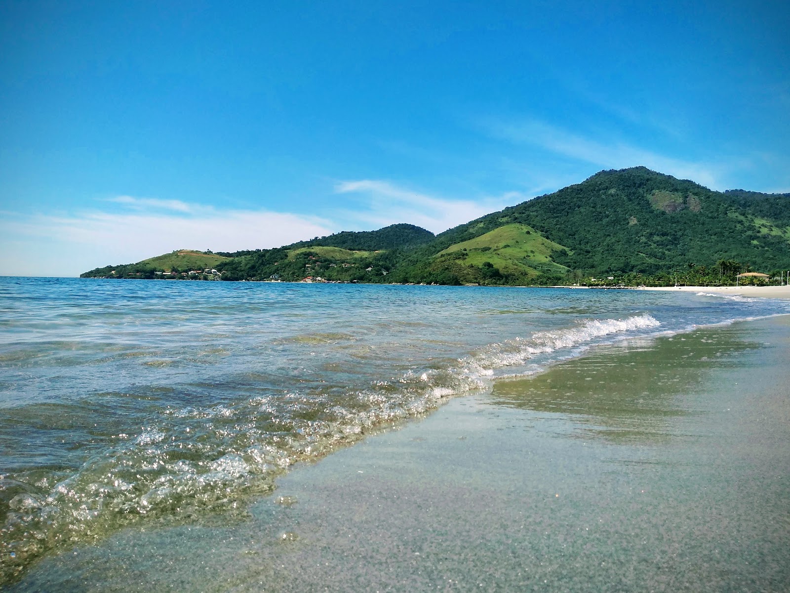 Photo de Plage de Maguaratiba avec sable lumineux de surface