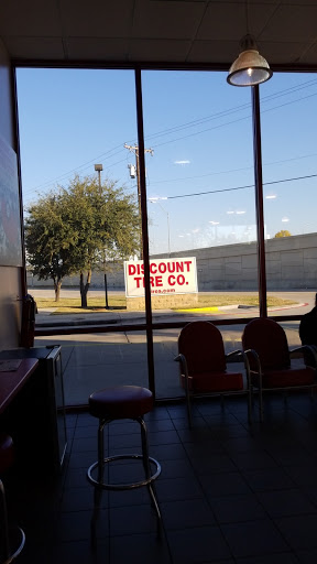 Tire Shop «Discount Tire Store - Grapevine, TX», reviews and photos, 2055 W State Hwy 114, Grapevine, TX 76051, USA