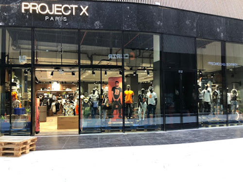 Project X Paris, Au Shopping Grand Plaisir à Plaisir