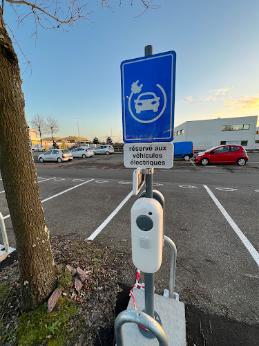 Borne de recharge de véhicules électriques Community by Shell Recharge Charging Station Saint-Jacques-de-la-Lande