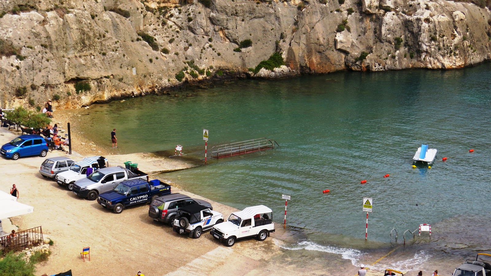 Zdjęcie Mgarr ix-Xini Beach poparte klifami