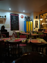 Atmosphère du Restaurant français Aupa Caminito - Burger croissant 🥐🍔 à Paris - n°15