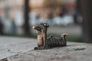 Chief Worm mini statue by Kolodko image